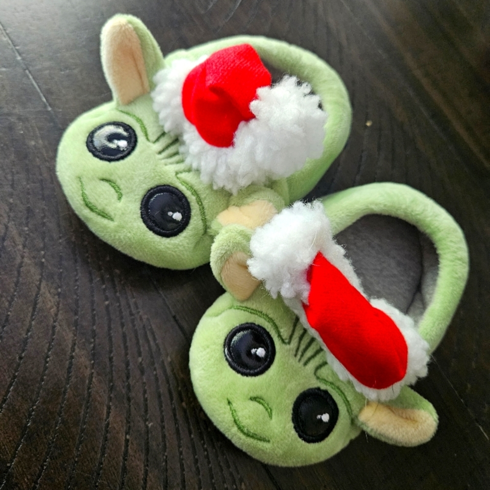 Baby Yoda with santa hat slippers, size 5 (12-15 months) never worn